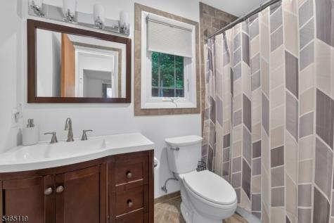 21 Alexandra Road Roxbury NJ 07850