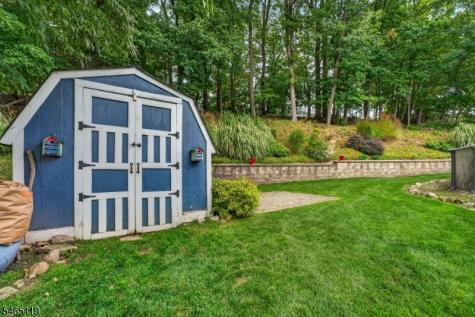 21 Alexandra Road Roxbury NJ 07850