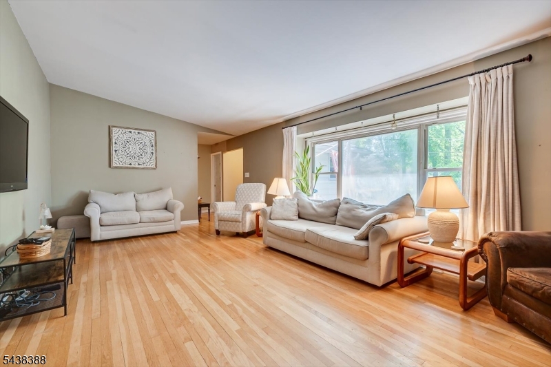9 Clive Hills Road Edison NJ 08820