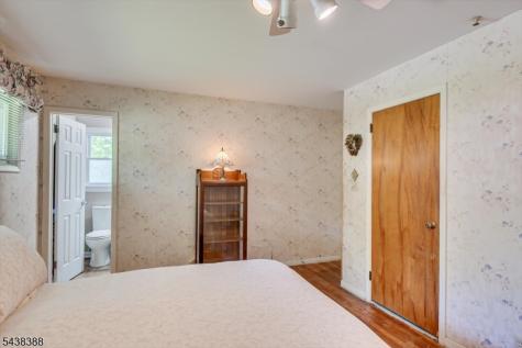 9 Clive Hills Road Edison NJ 08820