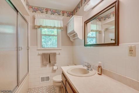 9 Clive Hills Road Edison NJ 08820