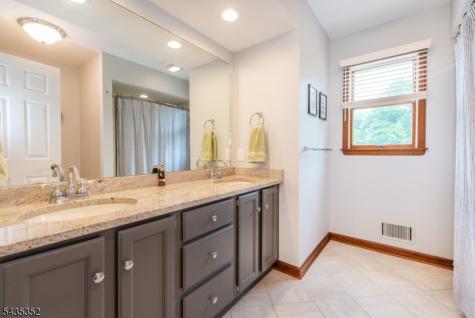 28 Kingswood Court Montgomery NJ 08502