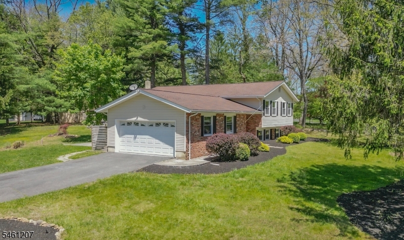 8 Woodland Drive Washington NJ 07853