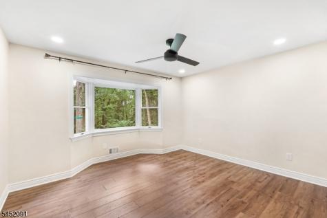 31 Warren Cutting Chester NJ 07930