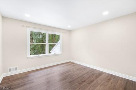 31 Warren Cutting Chester NJ 07930