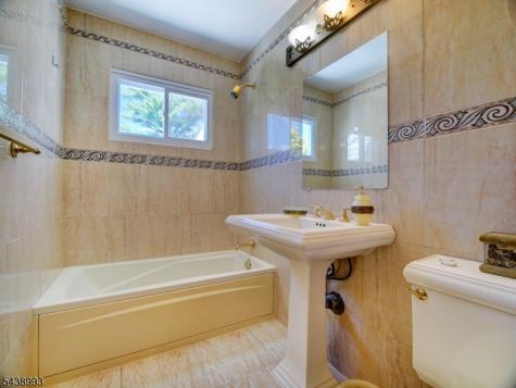 19 Jonquil Circle Woodbridge NJ 08863