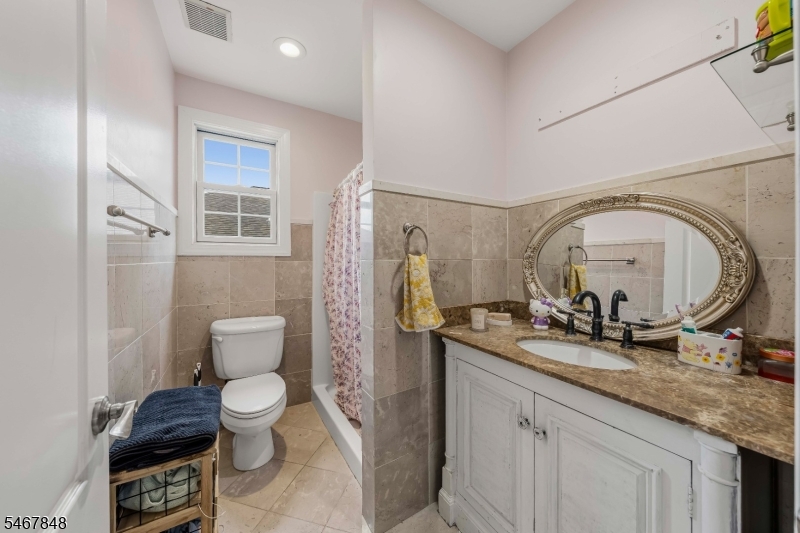 664 Teneyck Avenue Lyndhurst NJ 07071