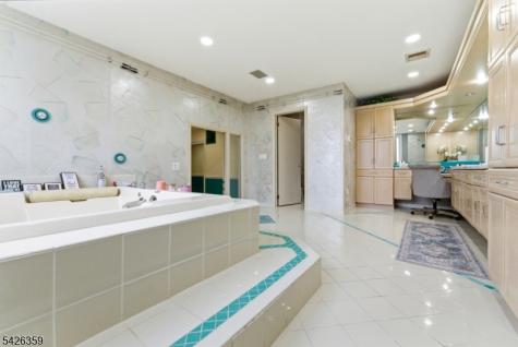 36 Fox Ledge Road Kinnelon NJ 07405