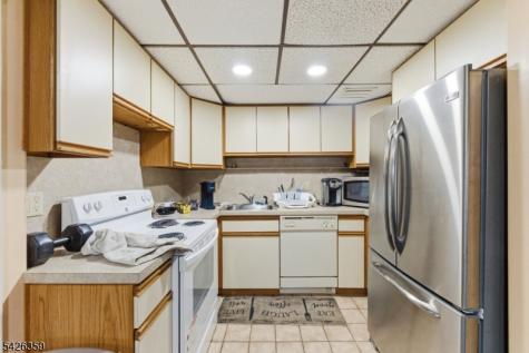 36 Fox Ledge Road Kinnelon NJ 07405