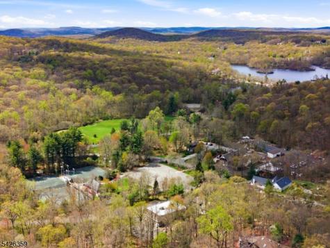 36 Fox Ledge Road Kinnelon NJ 07405