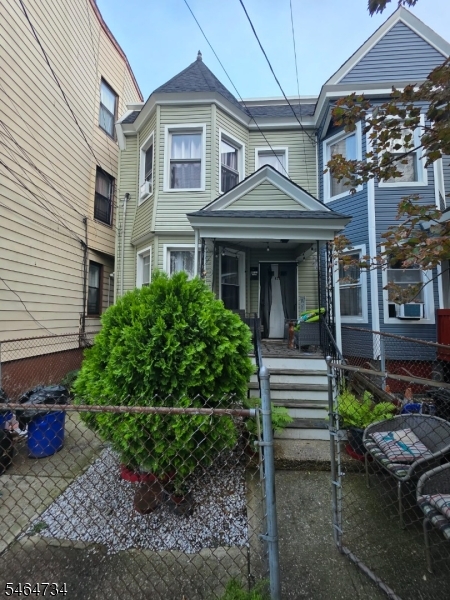 825 Ridge Street Newark NJ 07104