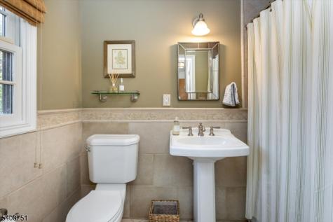 11 Valhalla Way Verona NJ 07044
