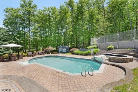 16 Perona Road Andover NJ 07821