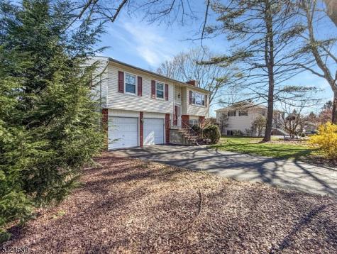 85 Powderhorn Drive Lopatcong NJ 08865