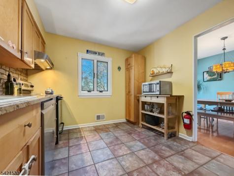 85 Powderhorn Drive Lopatcong NJ 08865