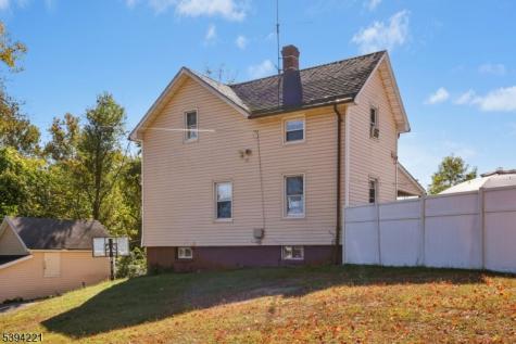 369 Queens Court Ridgewood Village NJ 07450