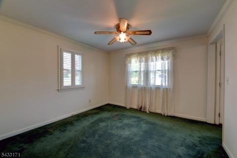 33 S Valley Road Lincoln Park NJ 07035