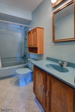 33 S Valley Road Lincoln Park NJ 07035