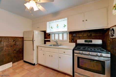 33 S Valley Road Lincoln Park NJ 07035