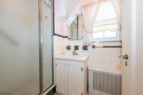 27 Glen Road West Orange NJ 07052