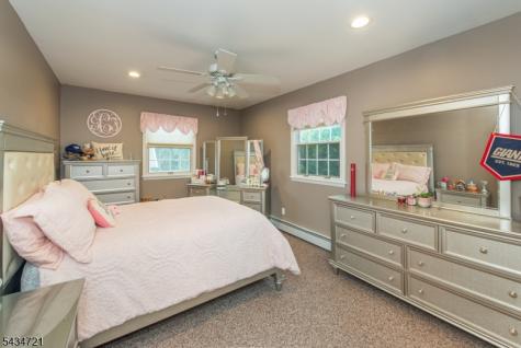 31 Yorkshire Avenue West Milford NJ 07480