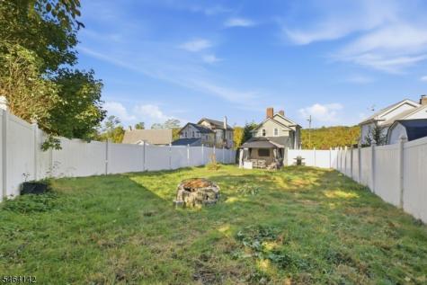 16 Green Street Oxford NJ 07863