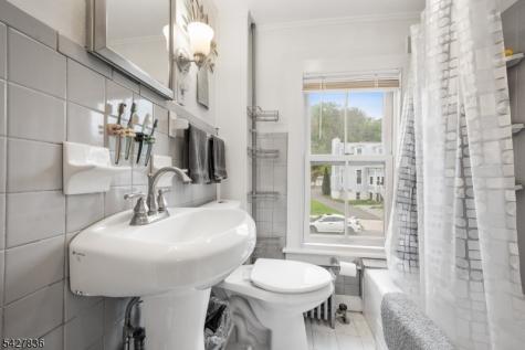 28 Clinton Street Newton NJ 07860