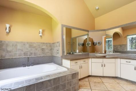 55 Janelle Court Bedminster NJ 07921