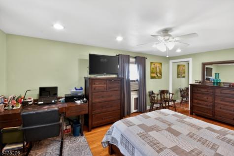 128 White Oak Terrace Belleville NJ 07109