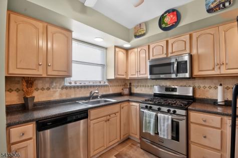 128 White Oak Terrace Belleville NJ 07109