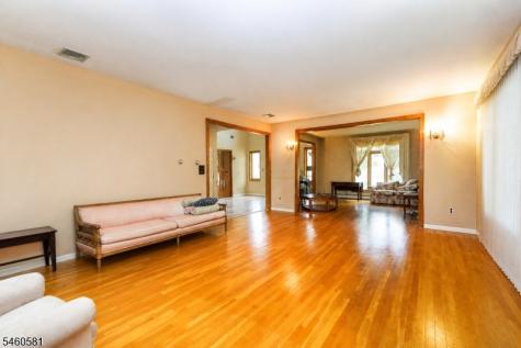 4 Upper Lake Road Jefferson NJ 07438