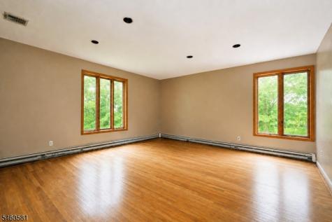 4 Upper Lake Road Jefferson NJ 07438