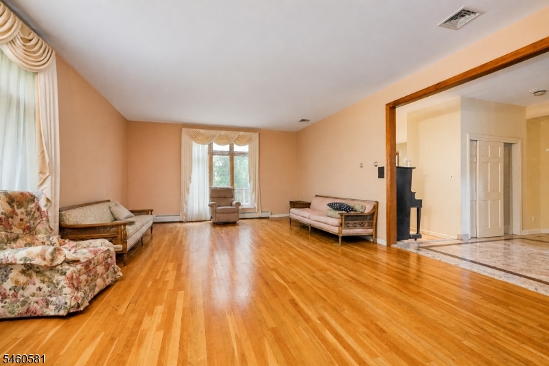 4 Upper Lake Road Jefferson NJ 07438