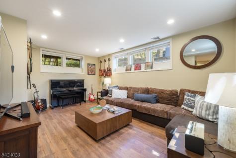 39 Oak Ridge Avenue Summit NJ 07901