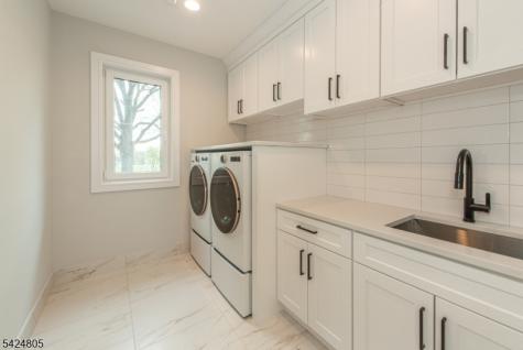 722 Erie Road Paramus NJ 07652
