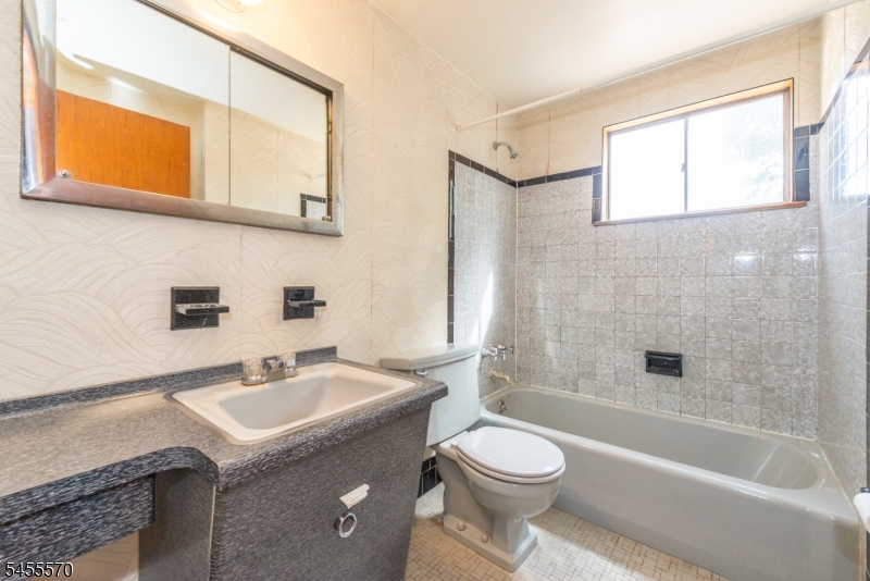 8 John Street Lincoln Park NJ 07035