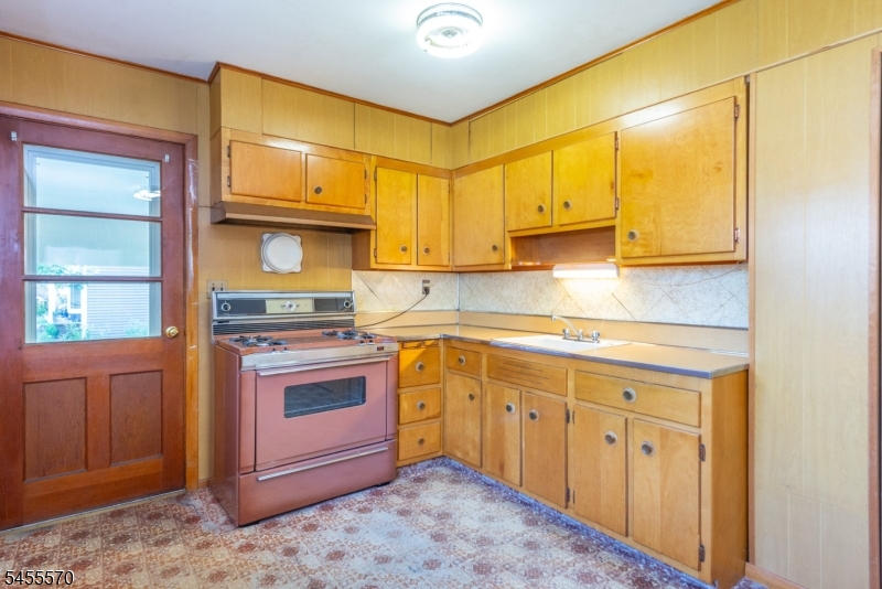 8 John Street Lincoln Park NJ 07035