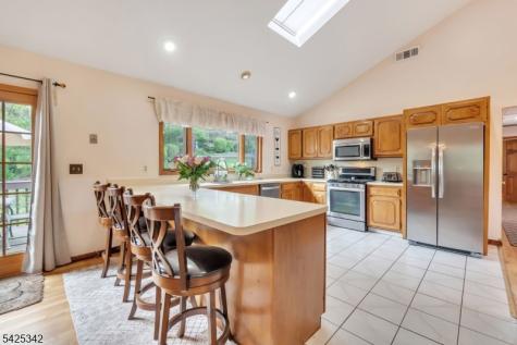 204 Queens Lane Mountainside NJ 07092