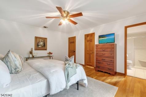 204 Queens Lane Mountainside NJ 07092