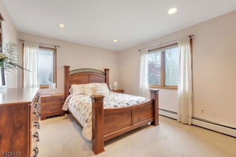 204 Queens Lane Mountainside NJ 07092