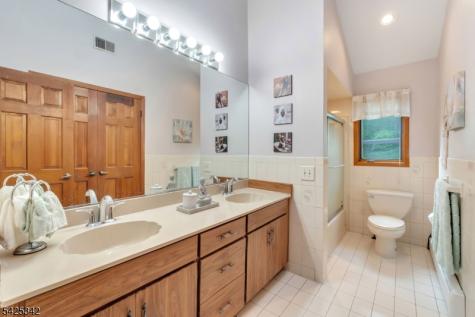 204 Queens Lane Mountainside NJ 07092
