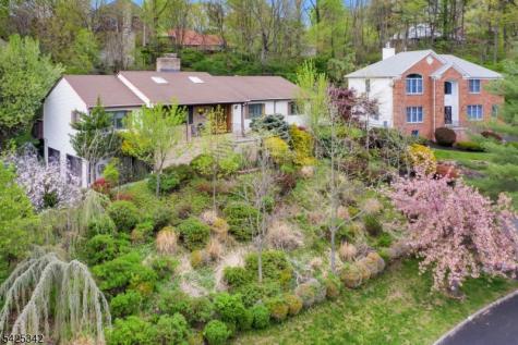 204 Queens Lane Mountainside NJ 07092