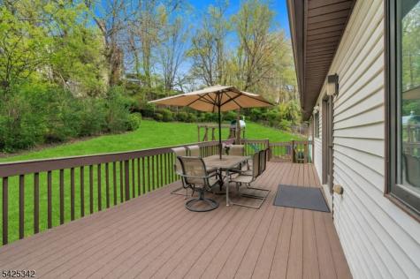 204 Queens Lane Mountainside NJ 07092