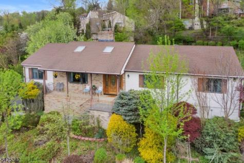 204 Queens Lane Mountainside NJ 07092