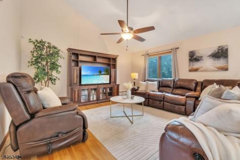 204 Queens Lane Mountainside NJ 07092