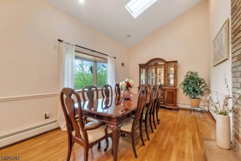 204 Queens Lane Mountainside NJ 07092