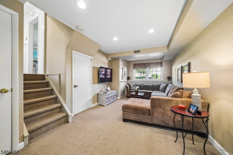 10 Hampton Terrace Livingston NJ 07039
