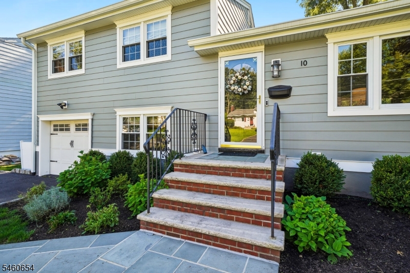 10 Hampton Terrace Livingston NJ 07039