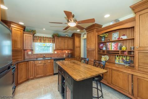 12 Henry Street Roxbury NJ 07876