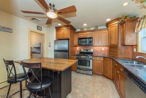 12 Henry Street Roxbury NJ 07876